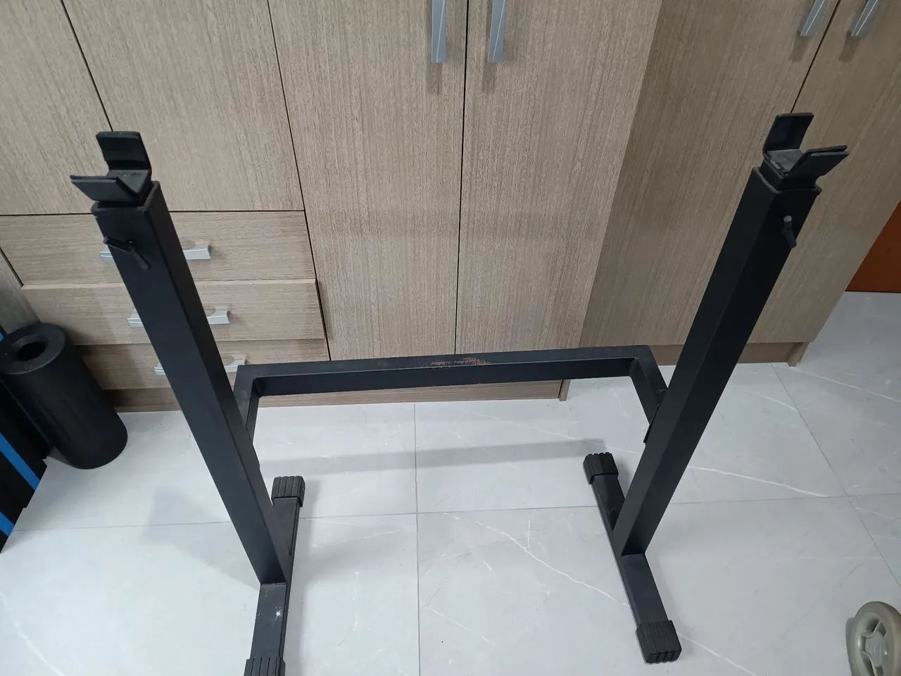 Suporte para barras de musculação