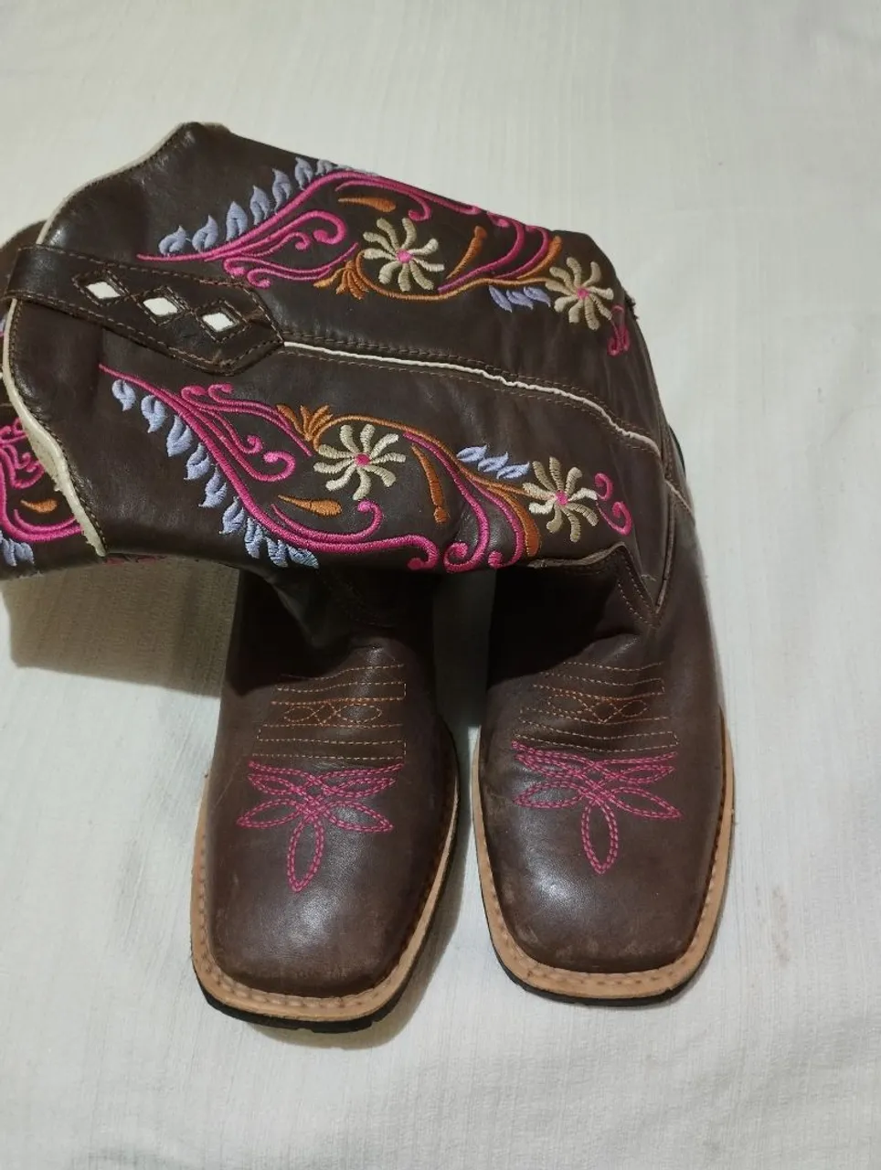Botas country bordadas marrons - Tamanho sob consulta