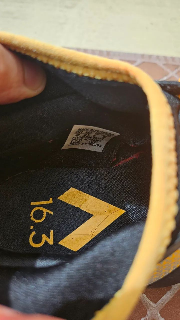 Chuteira Adidas 40 - Pouquíssimo uso - Foto 4