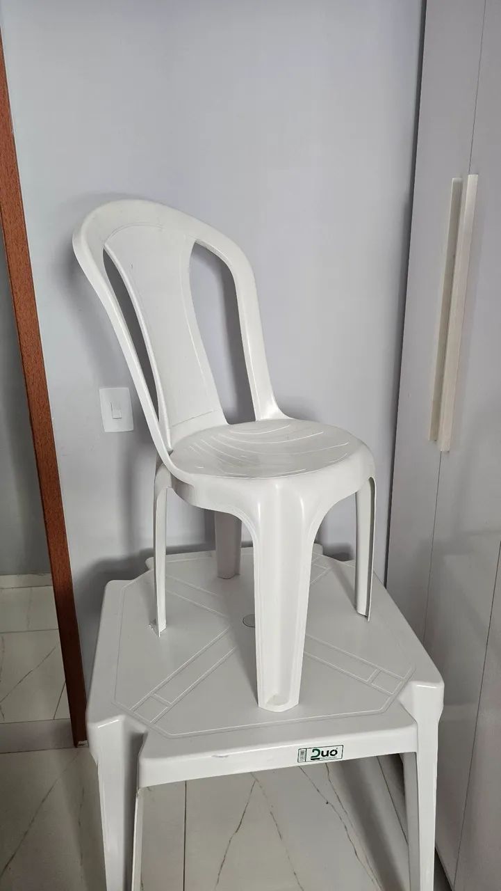 Mesa de plástico branca com 1 Cadeira - Foto 2