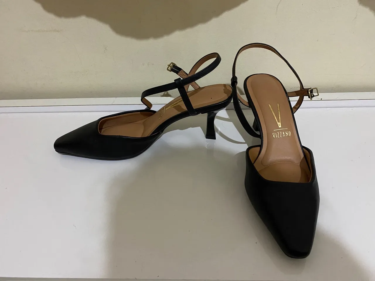 Sandália Vizzano Salto Baixo Preta - Elegância e Conforto