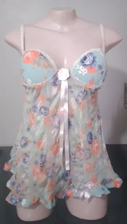Linda e delicada lingerie floral.