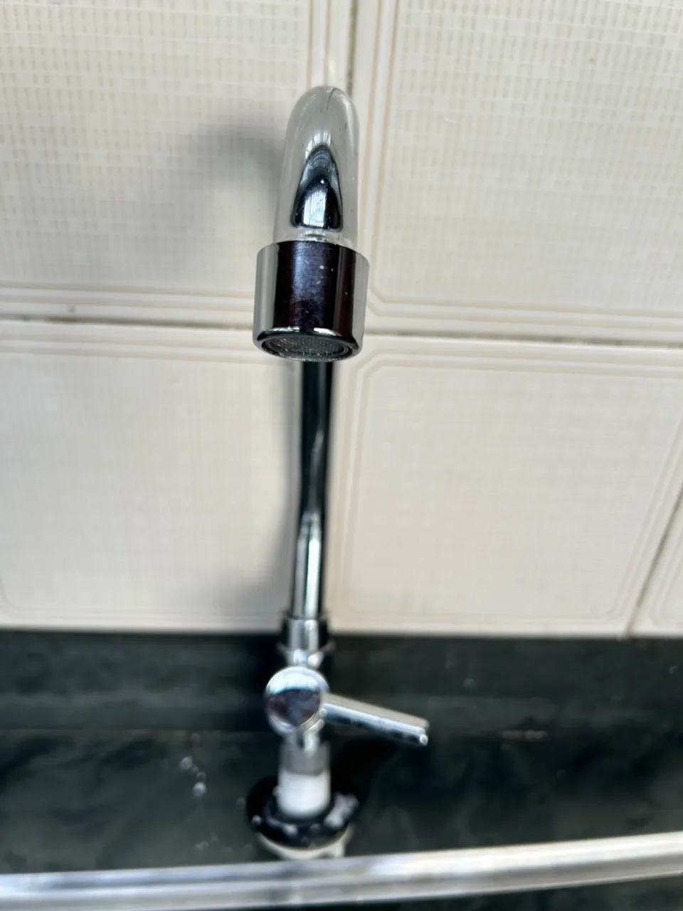 Torneira Cromada para Cozinha - Design Moderno
