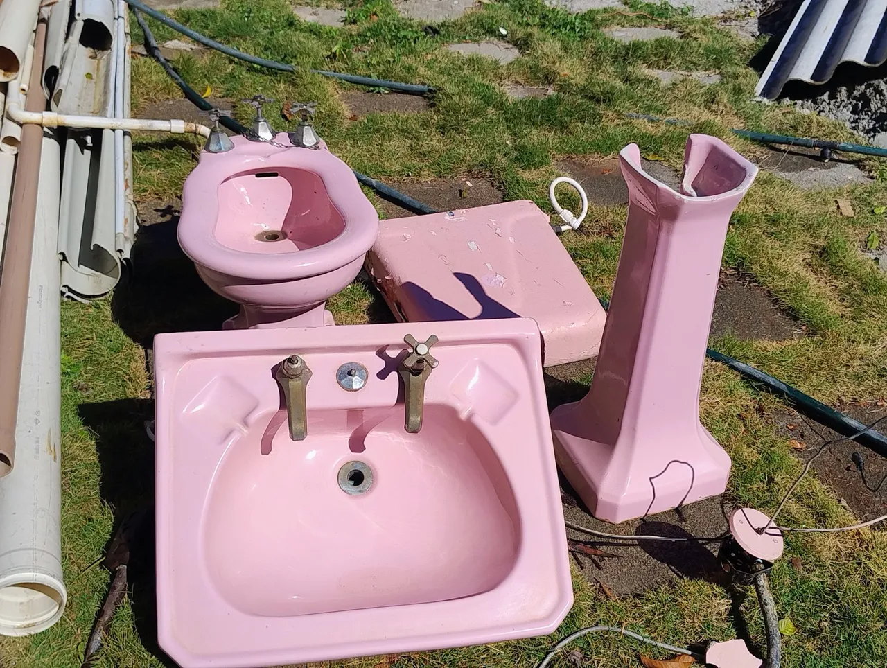 Conjunto de louças sanitárias rosa R$270,00 Rio das Ostras