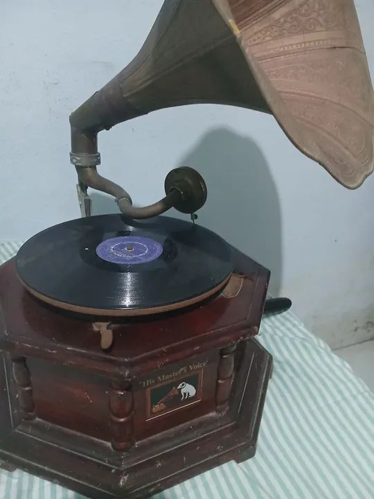 Gramofone - antigo - His Masters Voice em perfeito estado - Foto 3