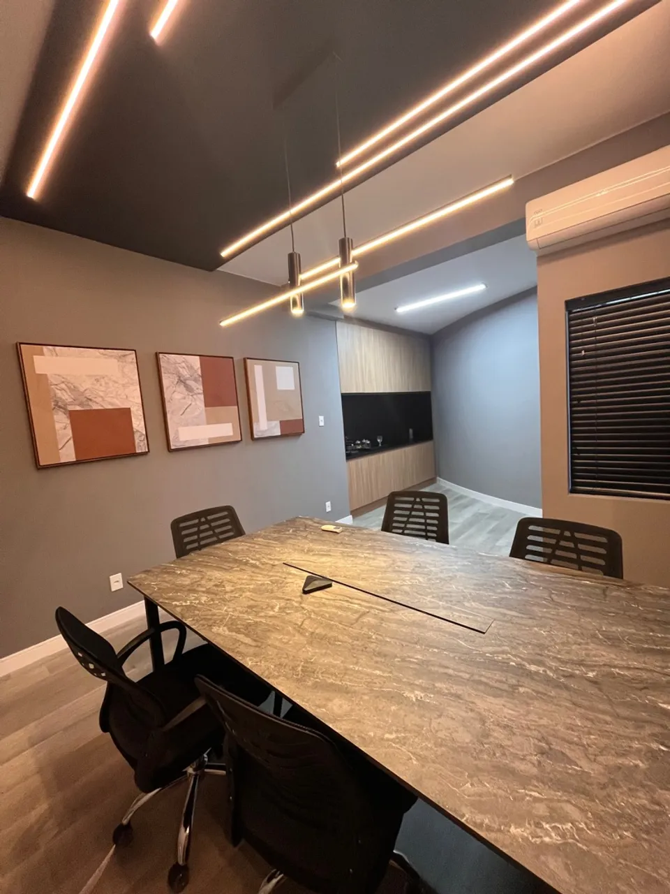 Salas Comerciais na Zona Central - Prontas para Escritórios! | Tudo Incluso