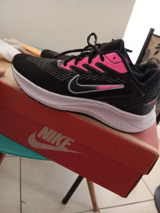 Tênis Nike Feminino Preto e Rosa - Foto 2