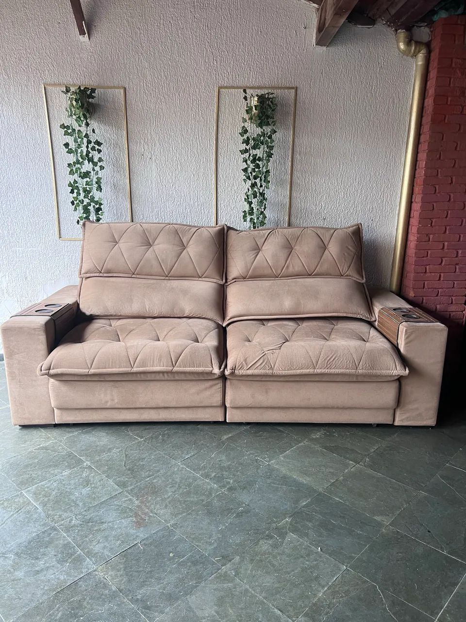 Sofá retrátil e reclinável dourado em ótimo estado. Entrego  - Foto 3