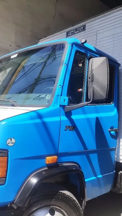 Caminhão Mercedes-Benz  710 ano 2001710 Diesel