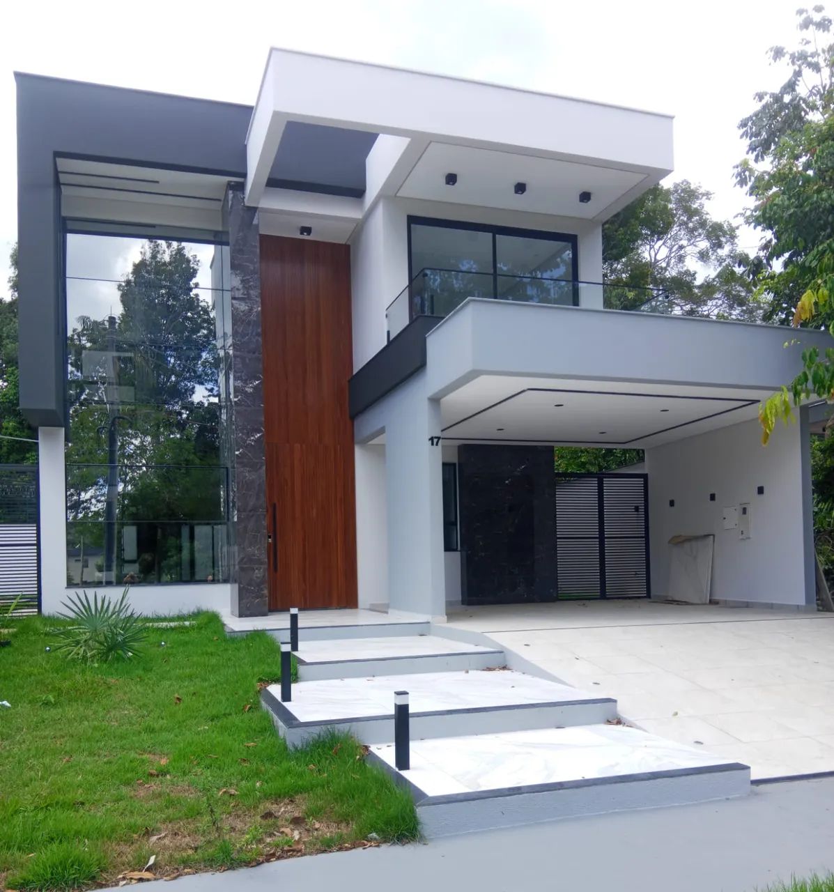 Casa Duplex no Condomínio Alphaville 04 de 311m ²/ 4 Suítes / Piscina com Hidromassagem na