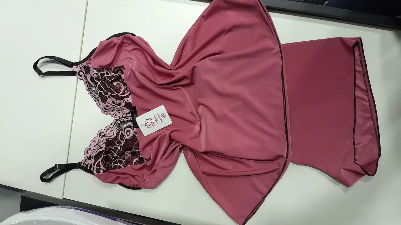 Camisola sensual com detalhes em renda - Nova