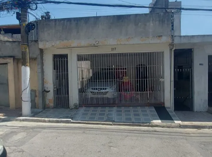 Quintal com 3 casas ideal para alugar e ter uma renda.