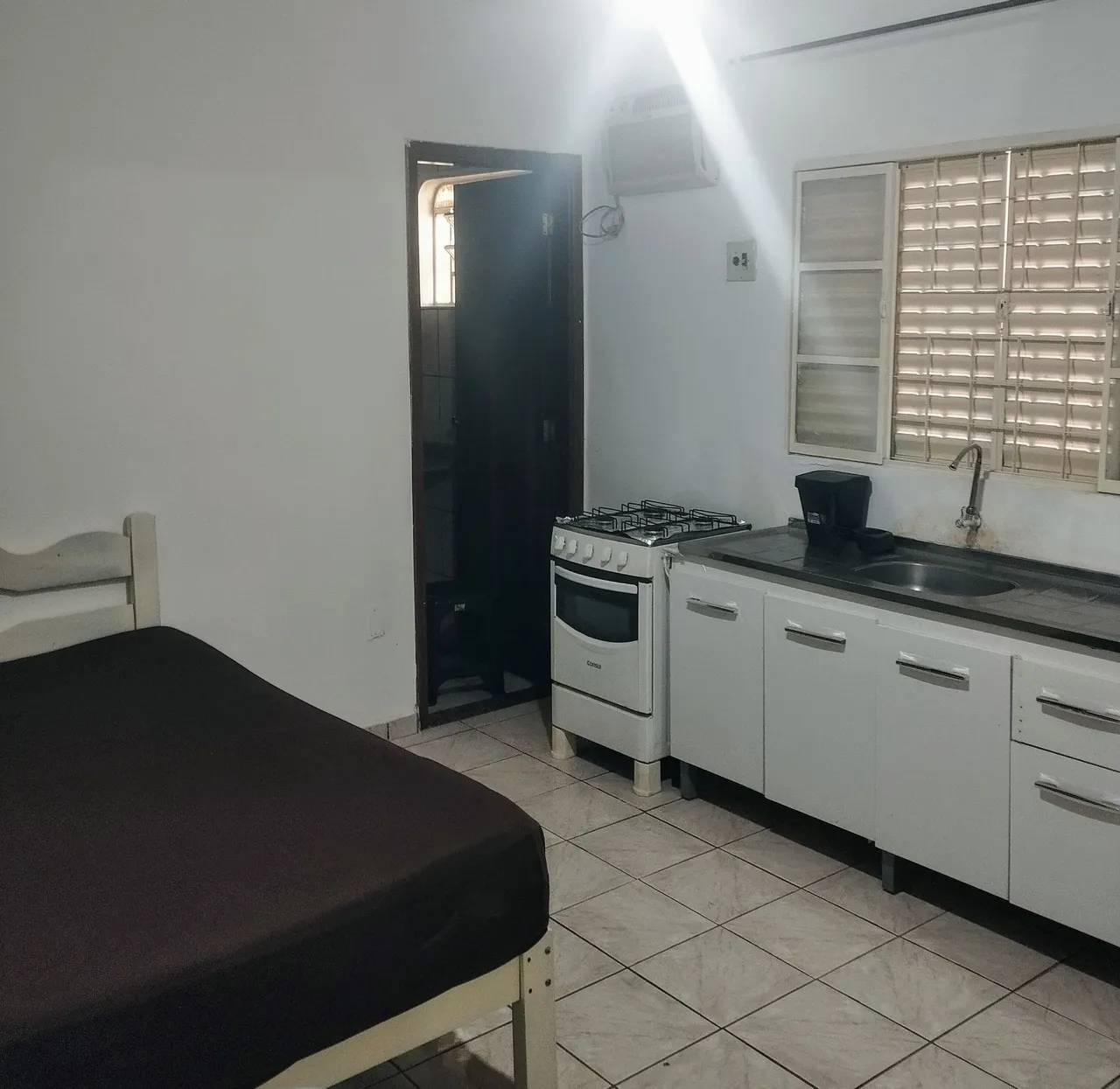 Kitnet Mobiliada Para Solteiro (a)