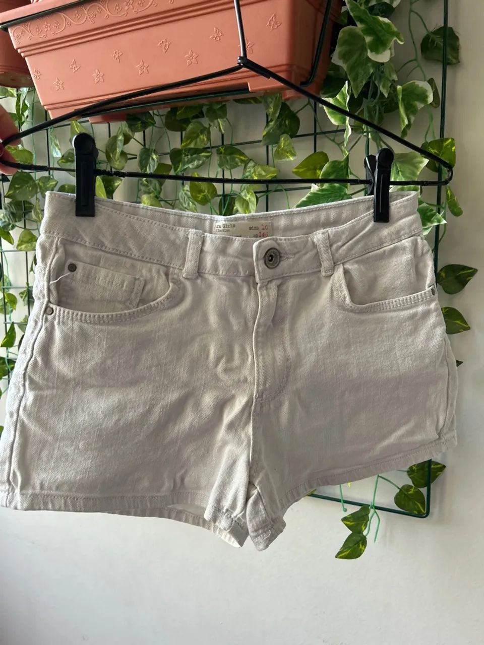 Short branco Zara tam 10 e short rosa Renner tam 10 R$ 30,00 cada