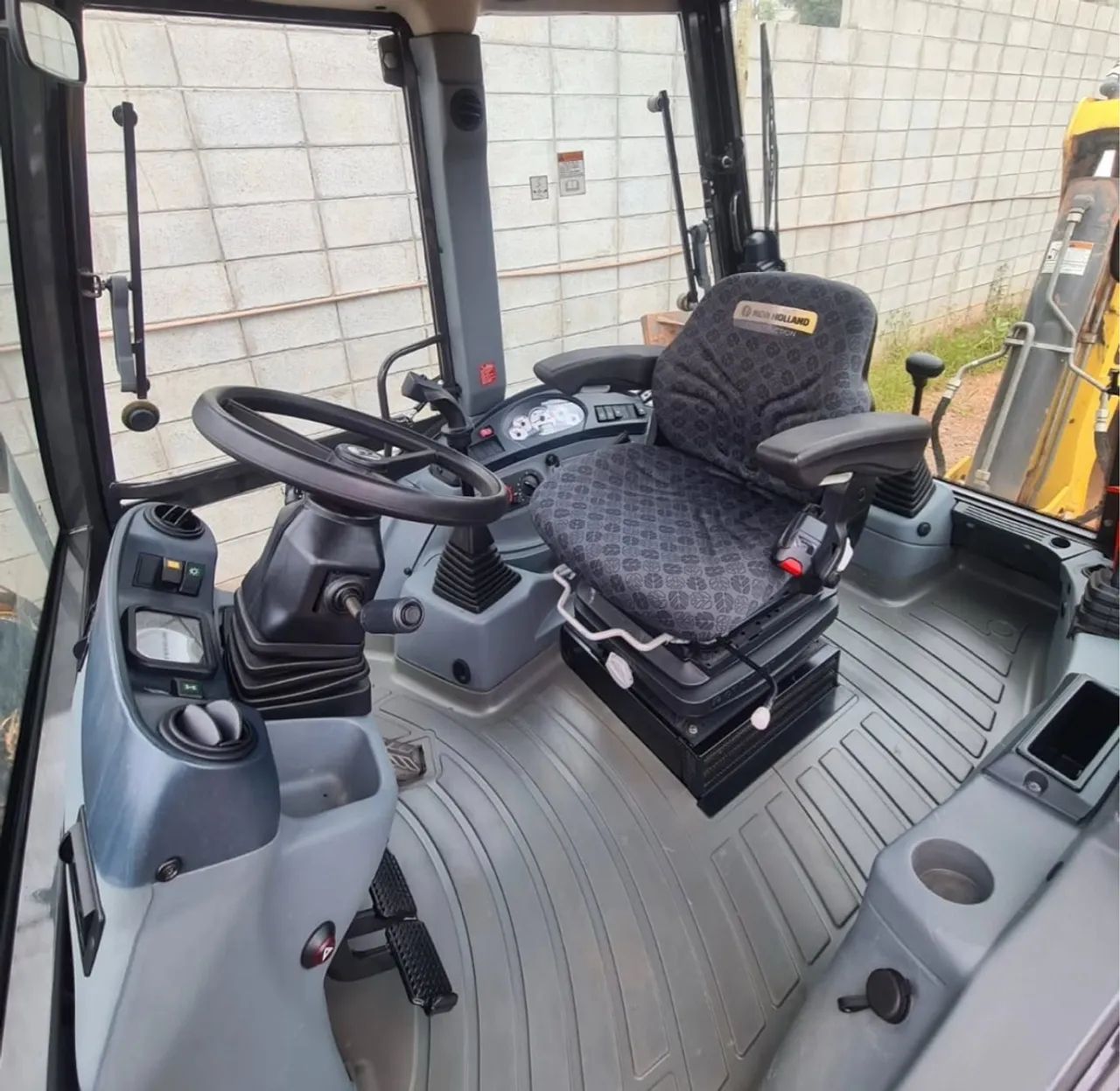 Pá Carregadeira New Holland B110B  - Foto 7