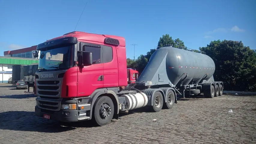 Scania R 440, engatado cebolao silo, 35 mtros, com compressor.