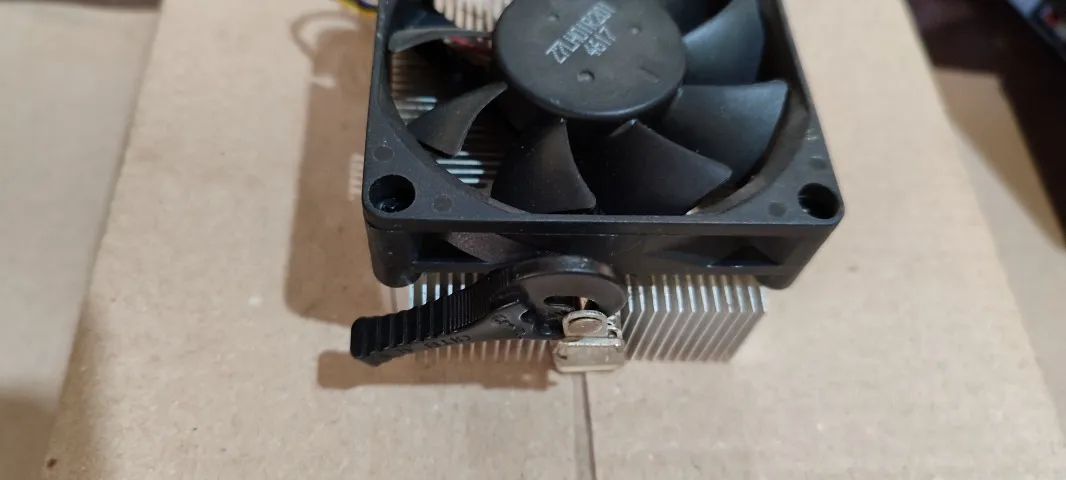 CPU Cooler AMD Z7LH01R201 Socket AM3,AM3+,AM2+,AM2,FM1 4-Pin - Foto 4