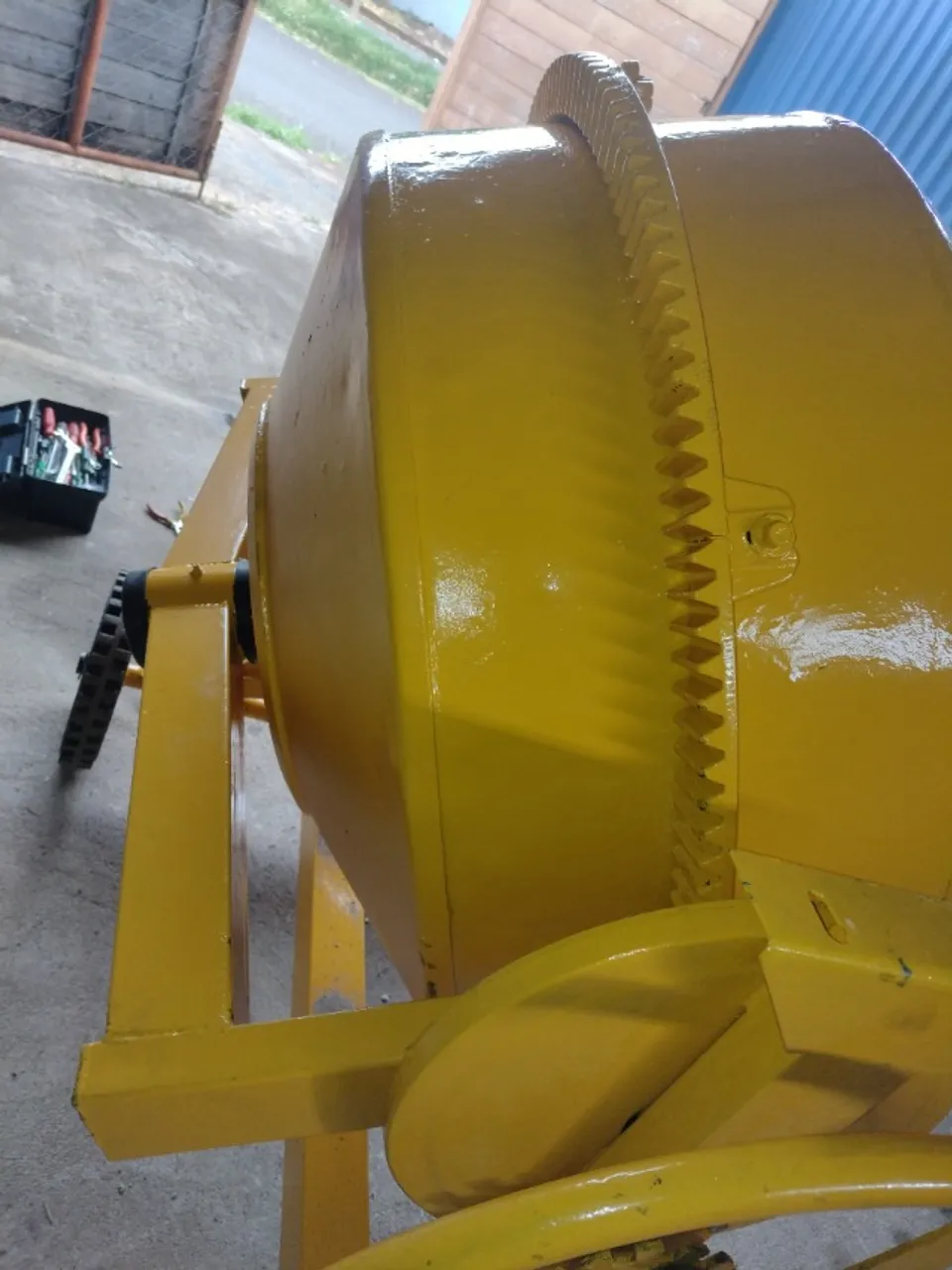 Vendo betoneira marca Menegotti semi nova toda revisada 400litros valor 3.500.00