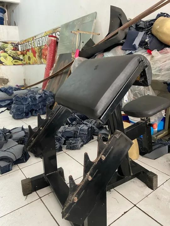 Equipamento de musculação - banco scott