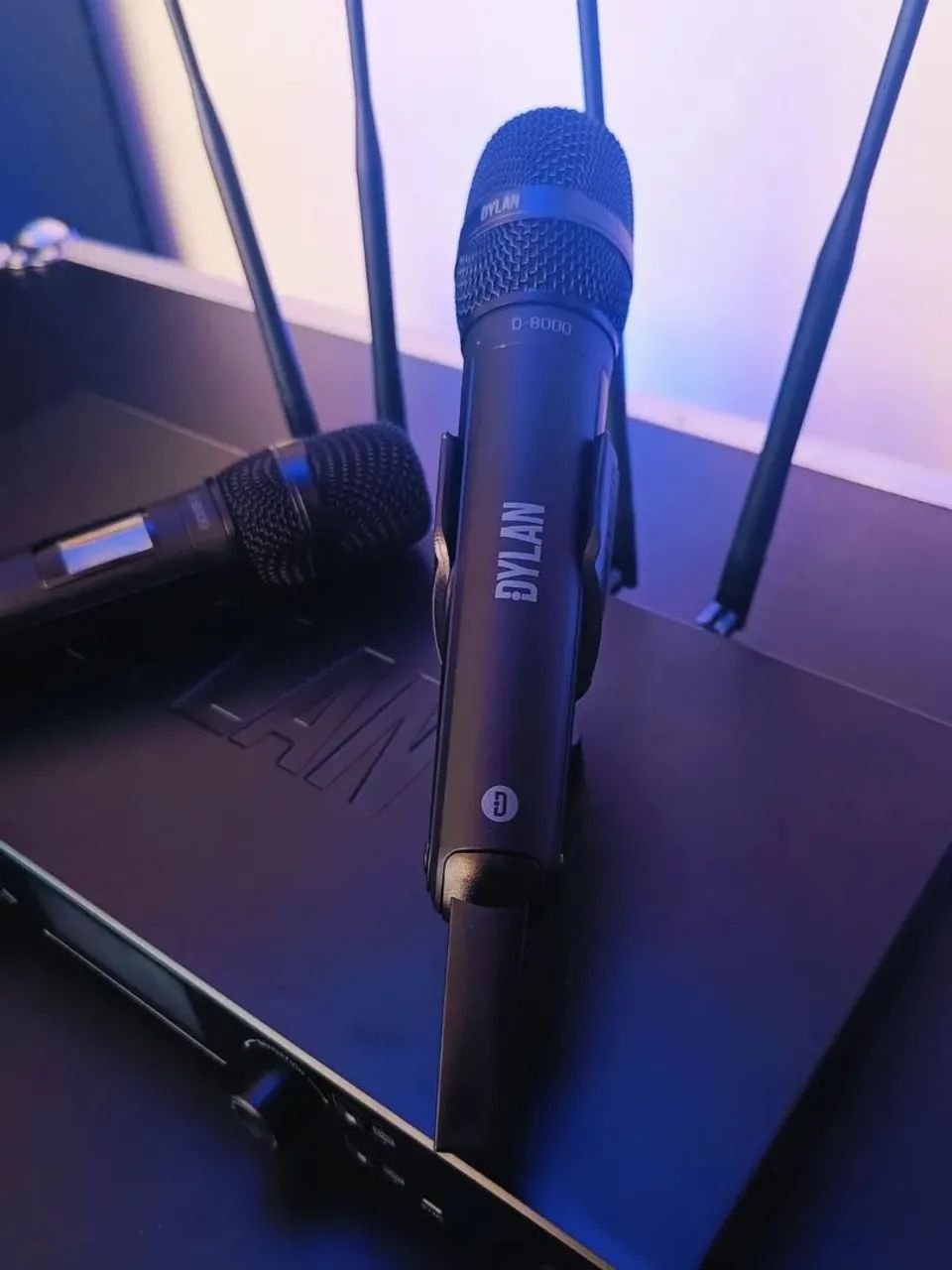 Microfone Dylan D-8500S um sistema sem fio duplo True Diversity