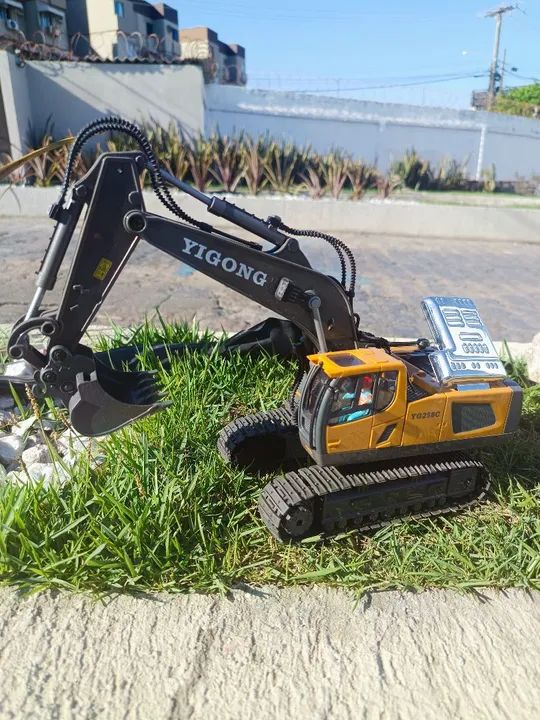 Mini Escavadeira de Controle Remoto 11 Canais- Yigong - Foto 2