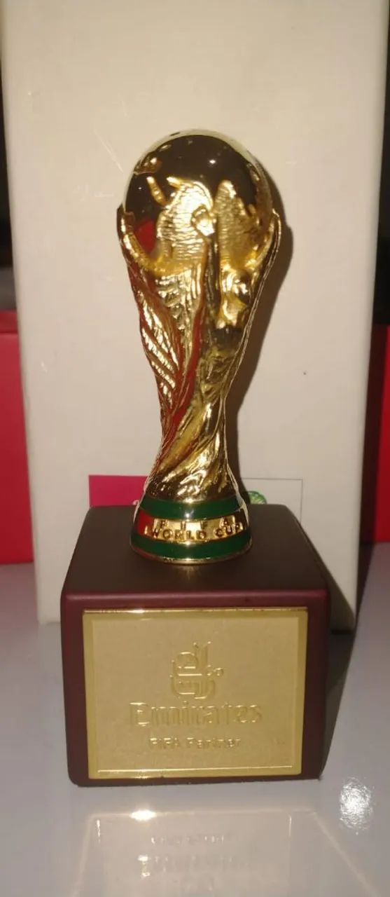 Miniatura taça world Cup Brasi//emirates