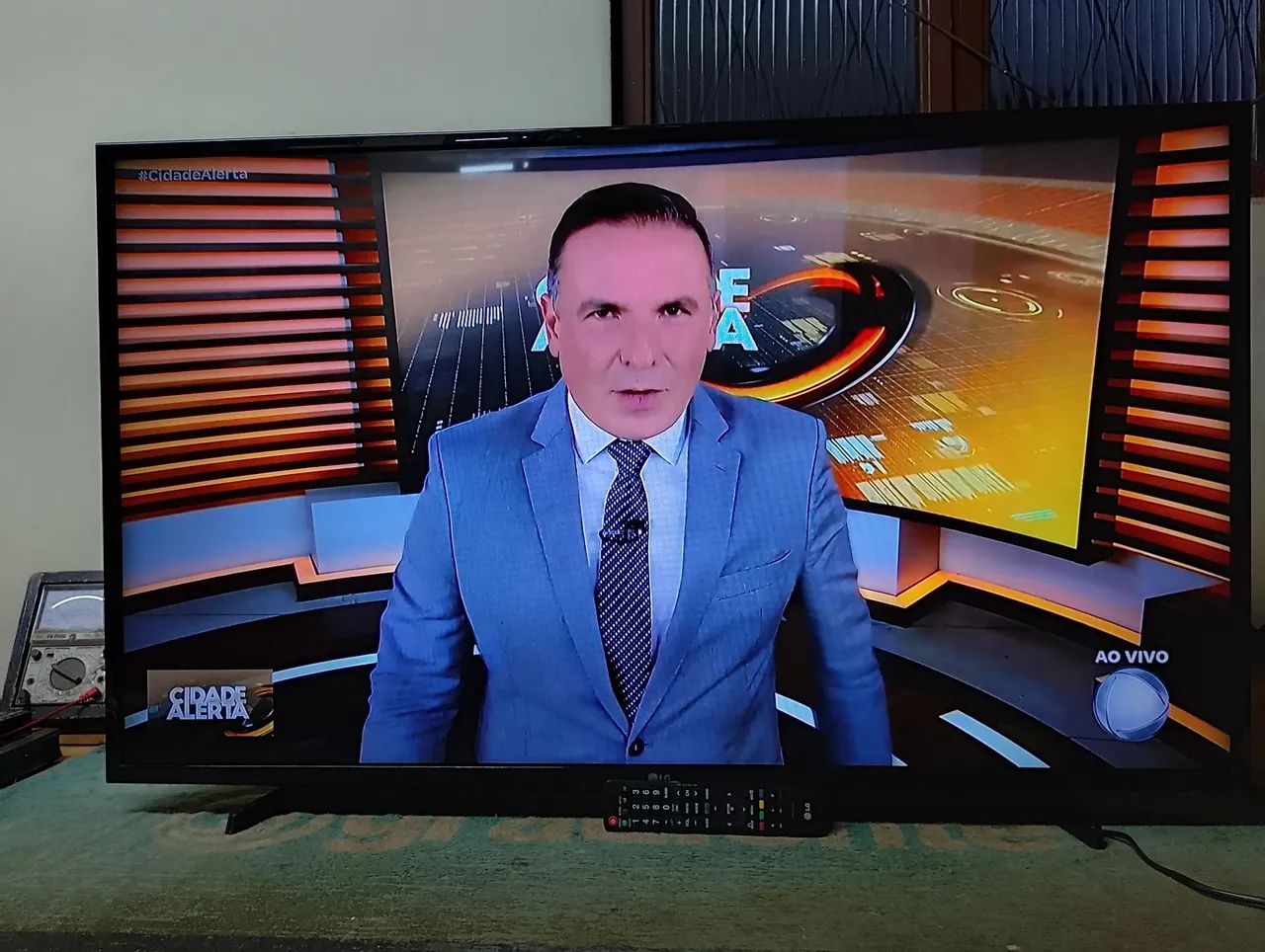 TV LED 49 polegadas  não é Smart