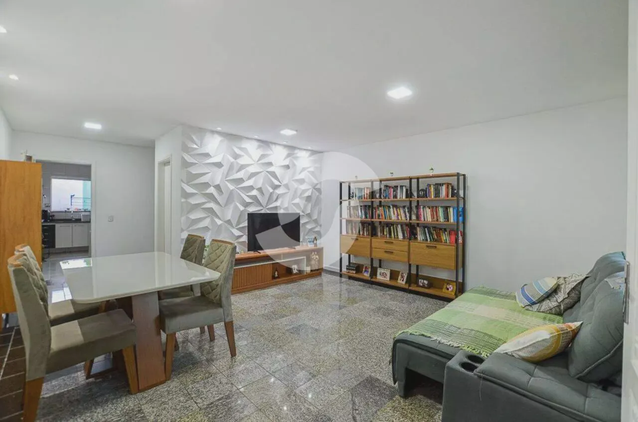 Vendo casa com 3 quartos e piscina em Itaipu - Niterói - RJ