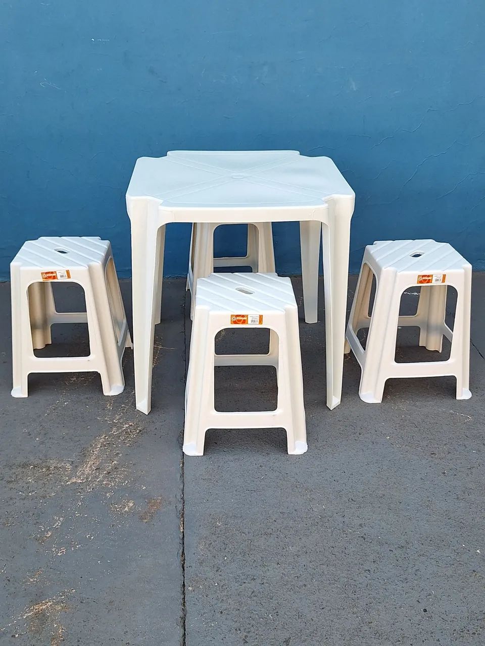 Jogo de mesa com banquetas - Foto 2