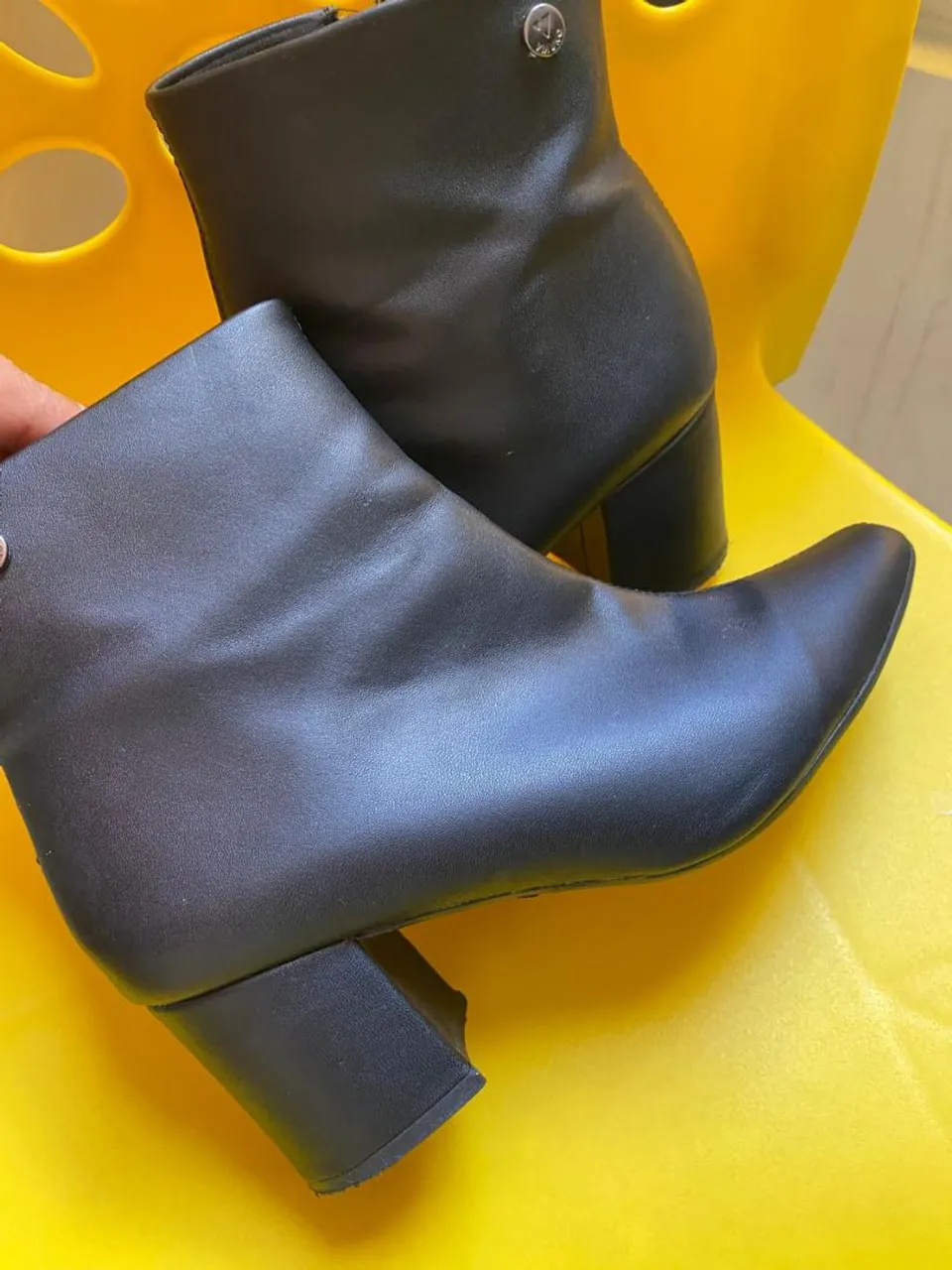 Botas de salto alto pretas
