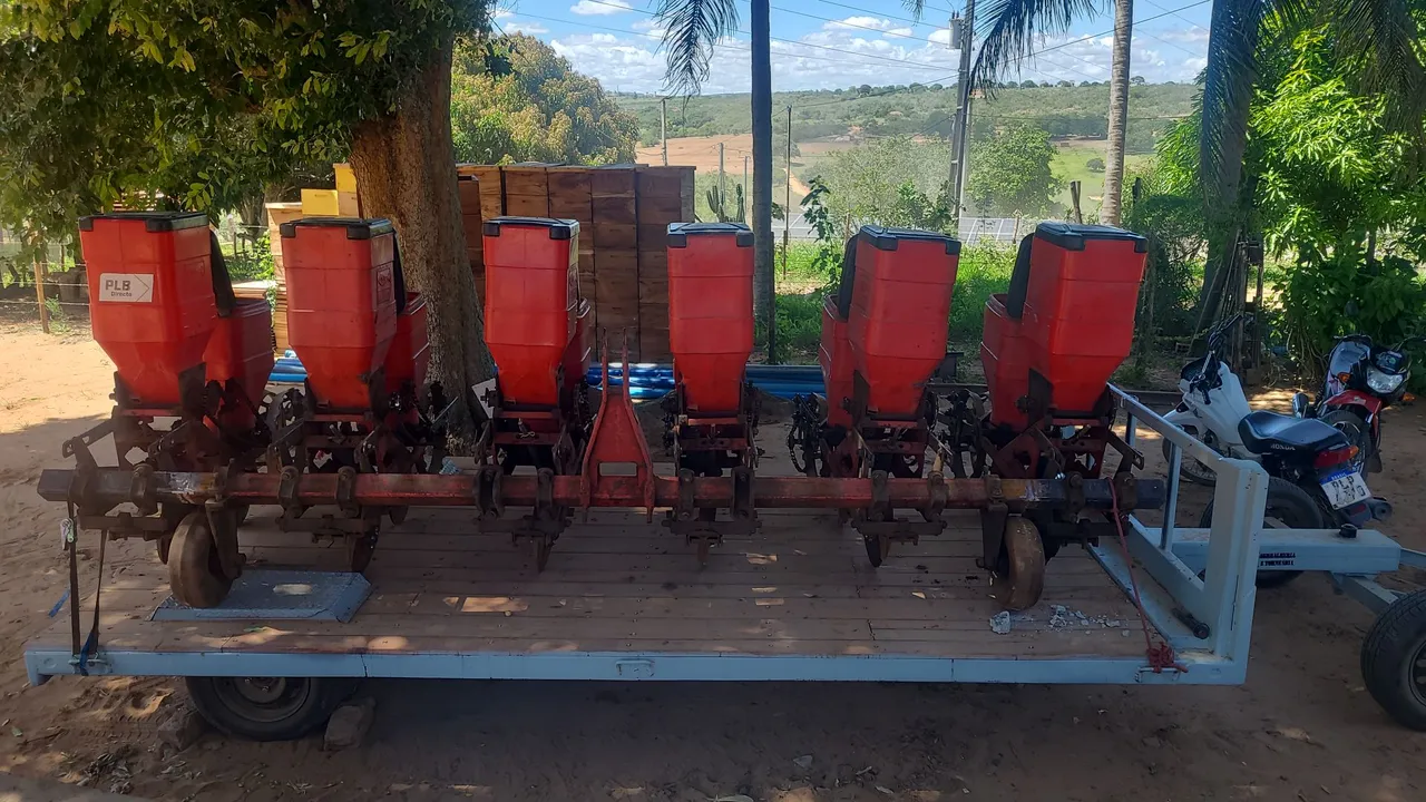 Plantadeira PLB 6 linhas