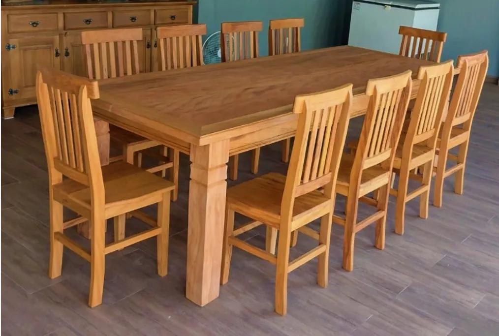 Mesa de Jantar em Madeira Maciça com Cadeiras