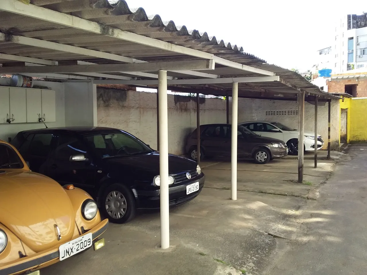 Alugo garagem 280 mensal en condominio no acupe de brotas