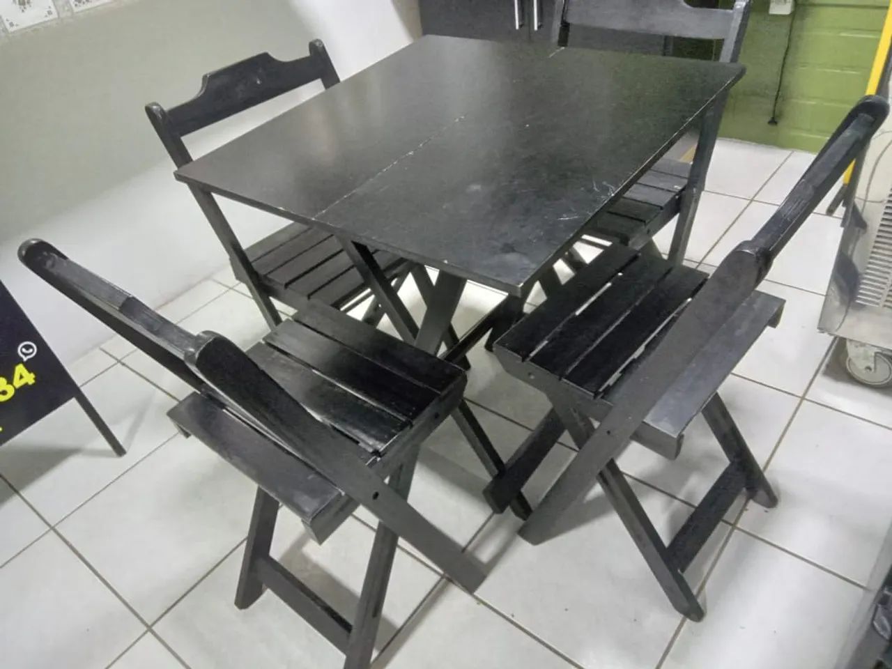 Conjunto de Mesa Dobrável preta com 4 cadeiras - Foto 2