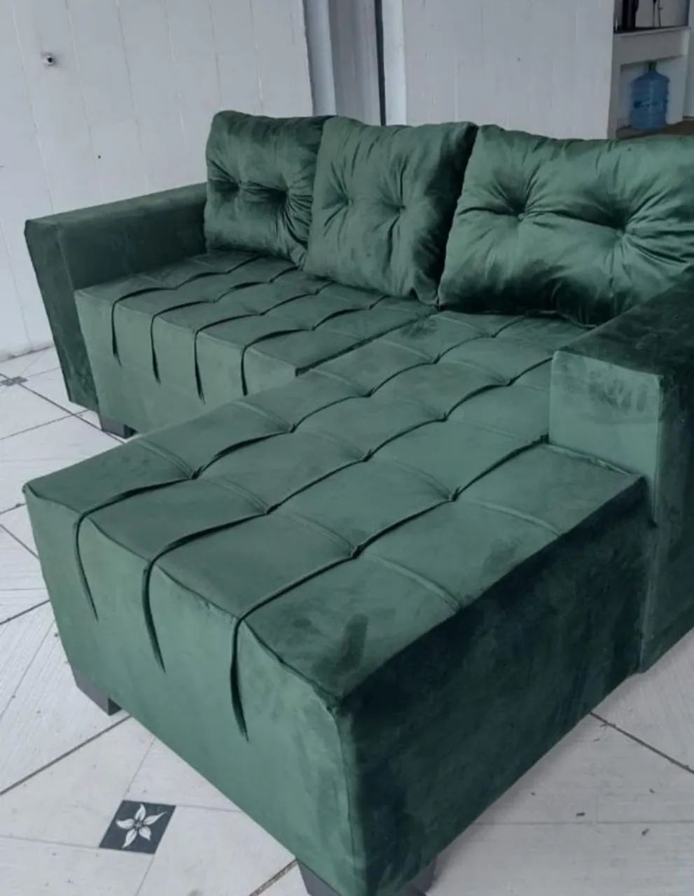 Sofá cheyse todo detalhado e super acolchoado  - Foto 5