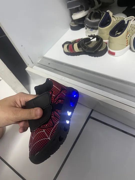 Tênis infantil do homem aranha, acende. NUNCA USADO!! - Foto 2