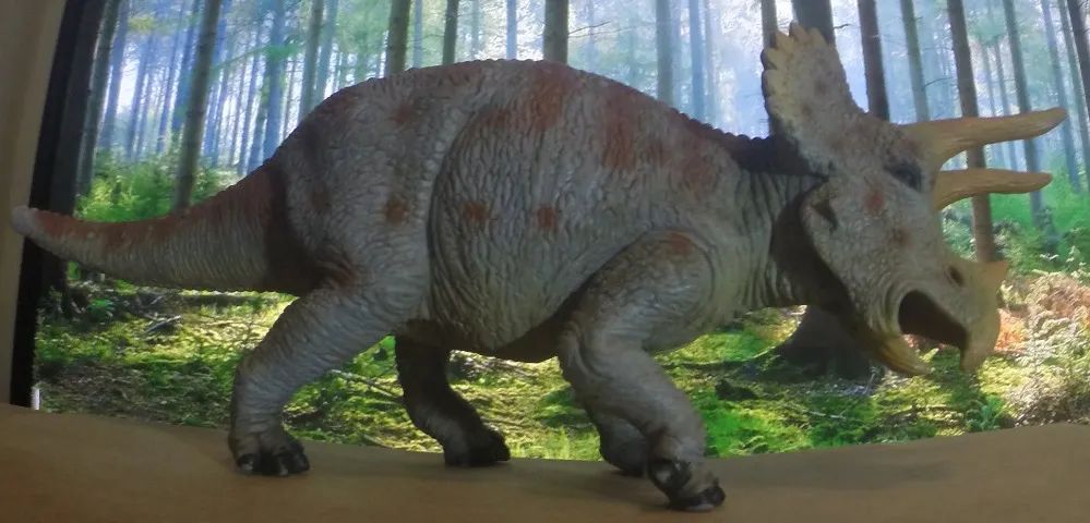 TRICERATOPS - Importado Europa
