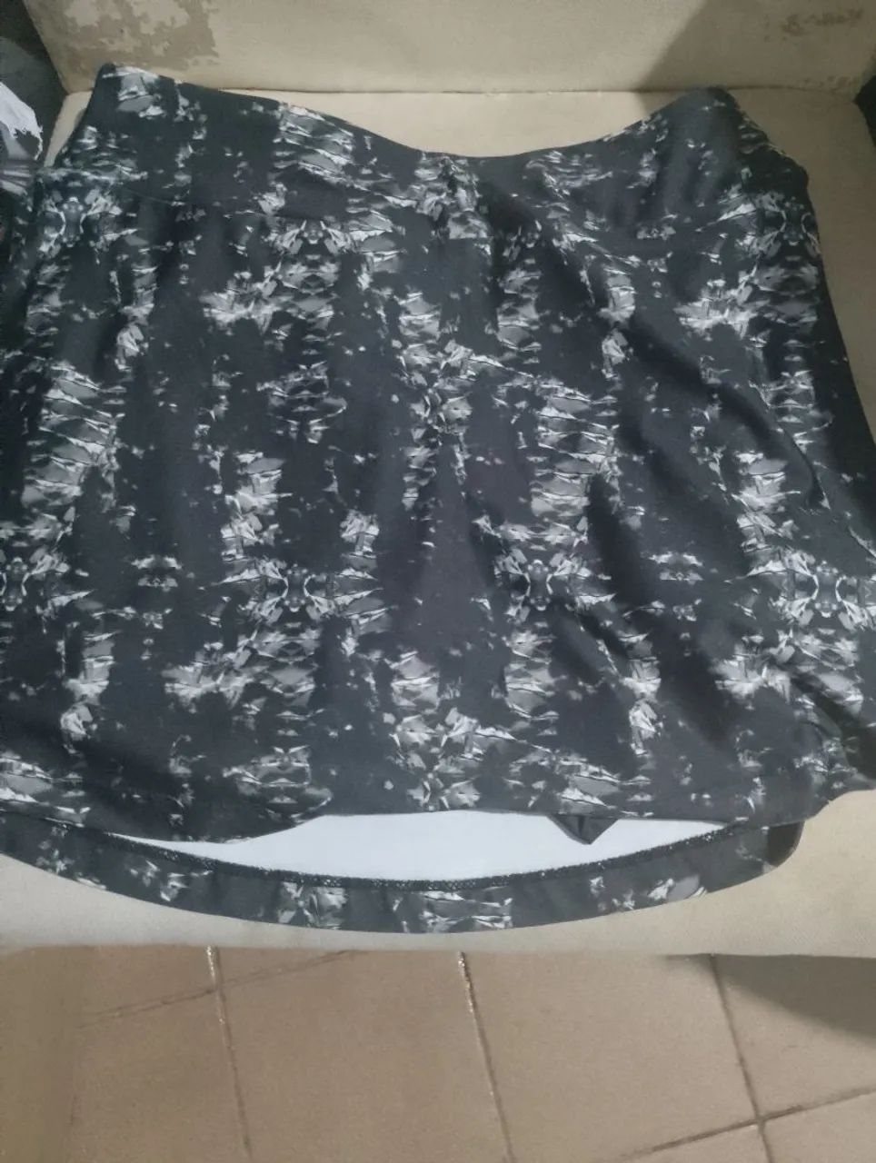 Shorts saia para academia 