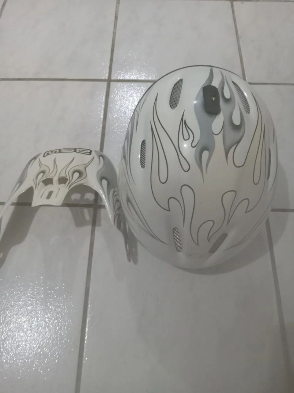 Capacete de Bicicleta com Viseira - Foto 2