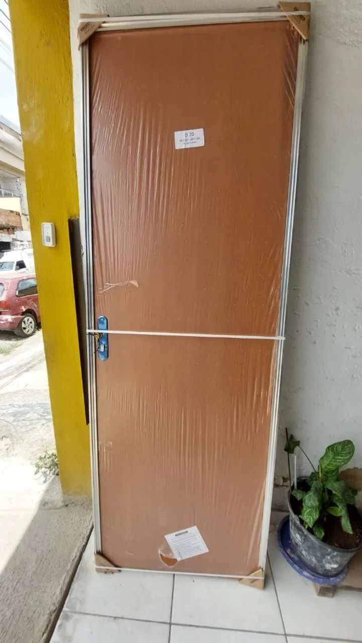 Porta madeira com marco de alumínio completa R$ 255,00 - Foto 2