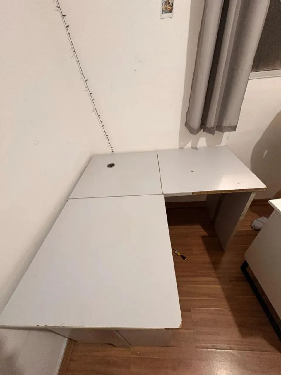 Mesa de escritório com formato em L