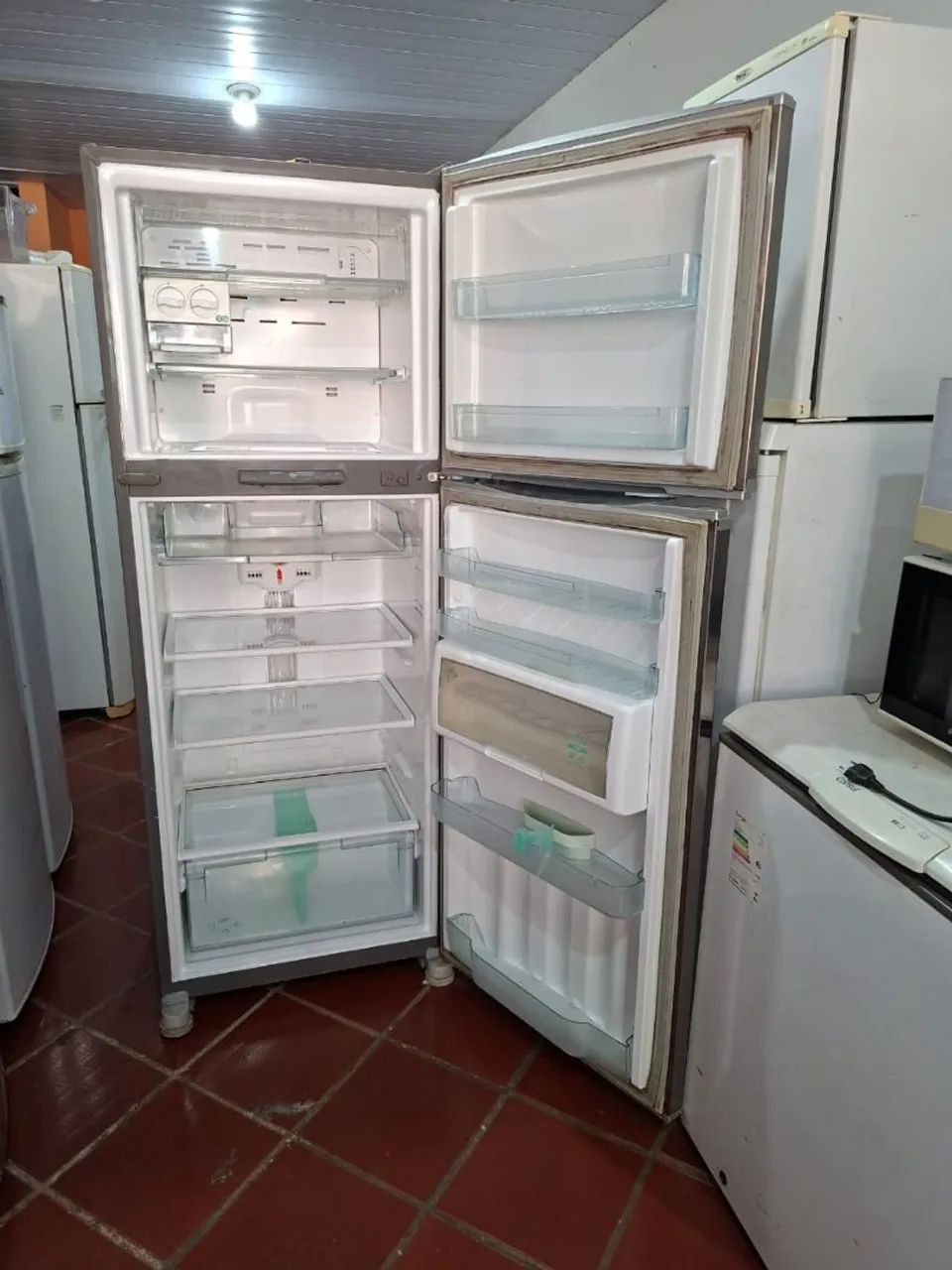 Geladeira consul inox 450 litros com detalhes na parte externa  - Foto 4