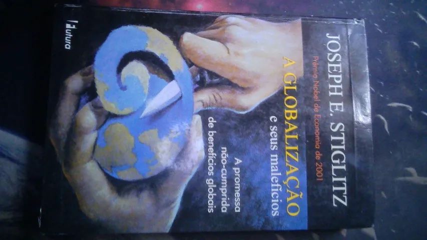 Livro  A globalização e seus malefícios 