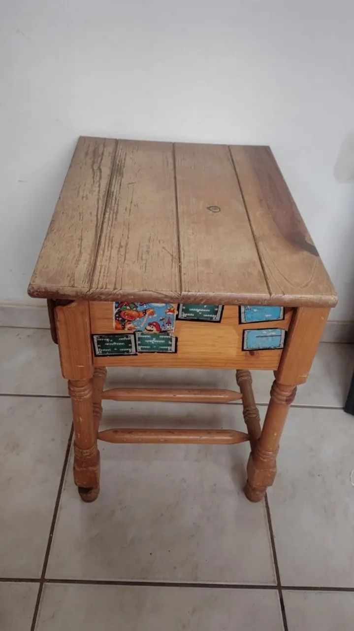 Relíquia - Mesa de apoio com gaveta - Foto 4