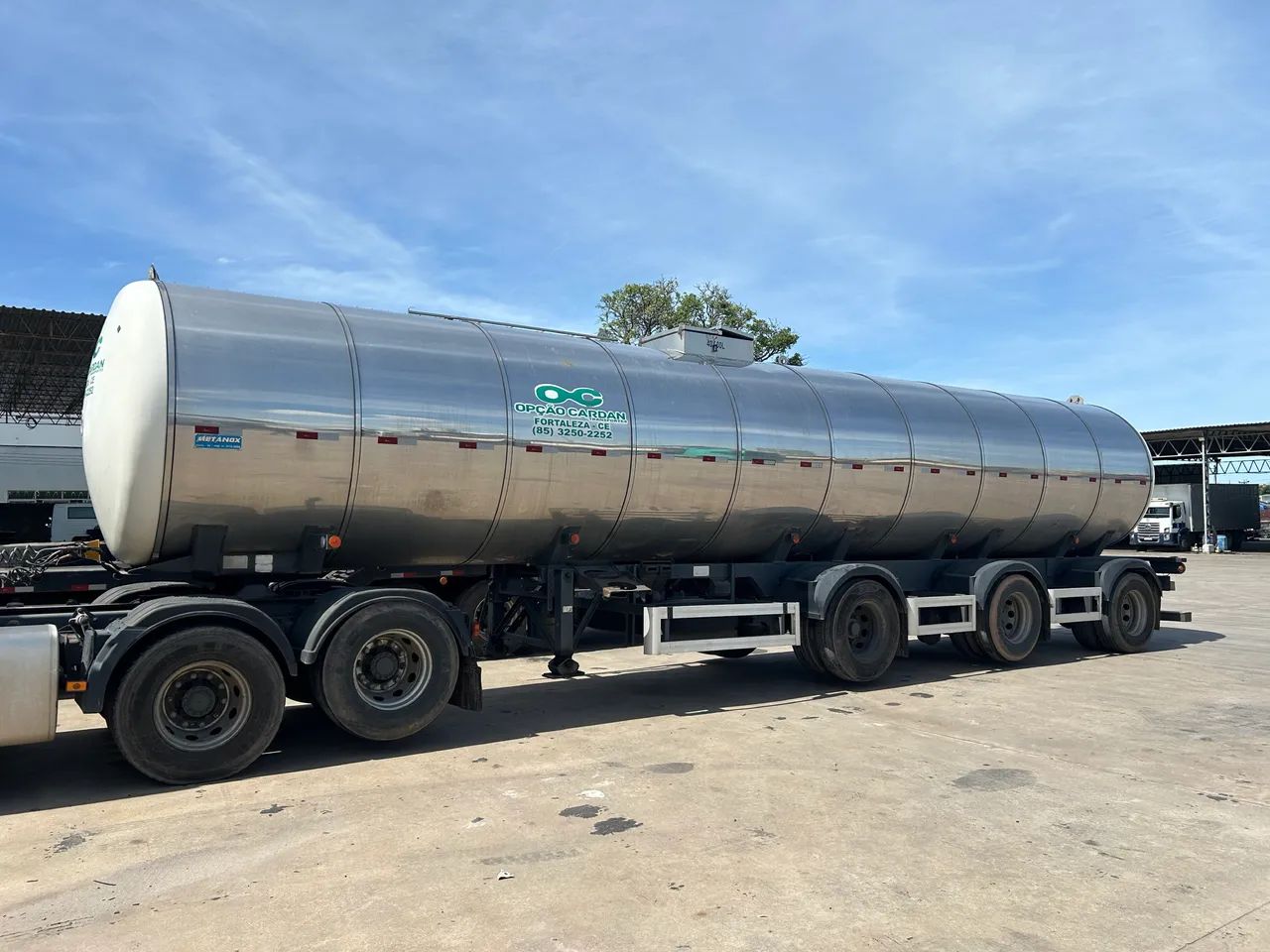 Carreta tanque térmico para alimentos  - Foto 4