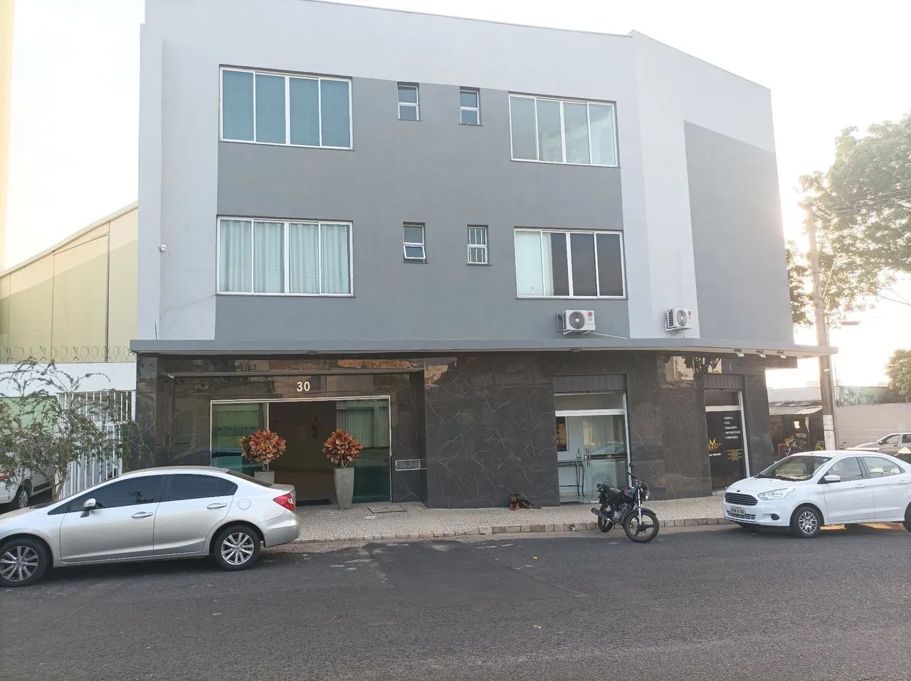 Sala comercial mobiliada 37m² (Próximo ao Fórum, Center Shopping e Rondon Pacheco)  - Foto 3