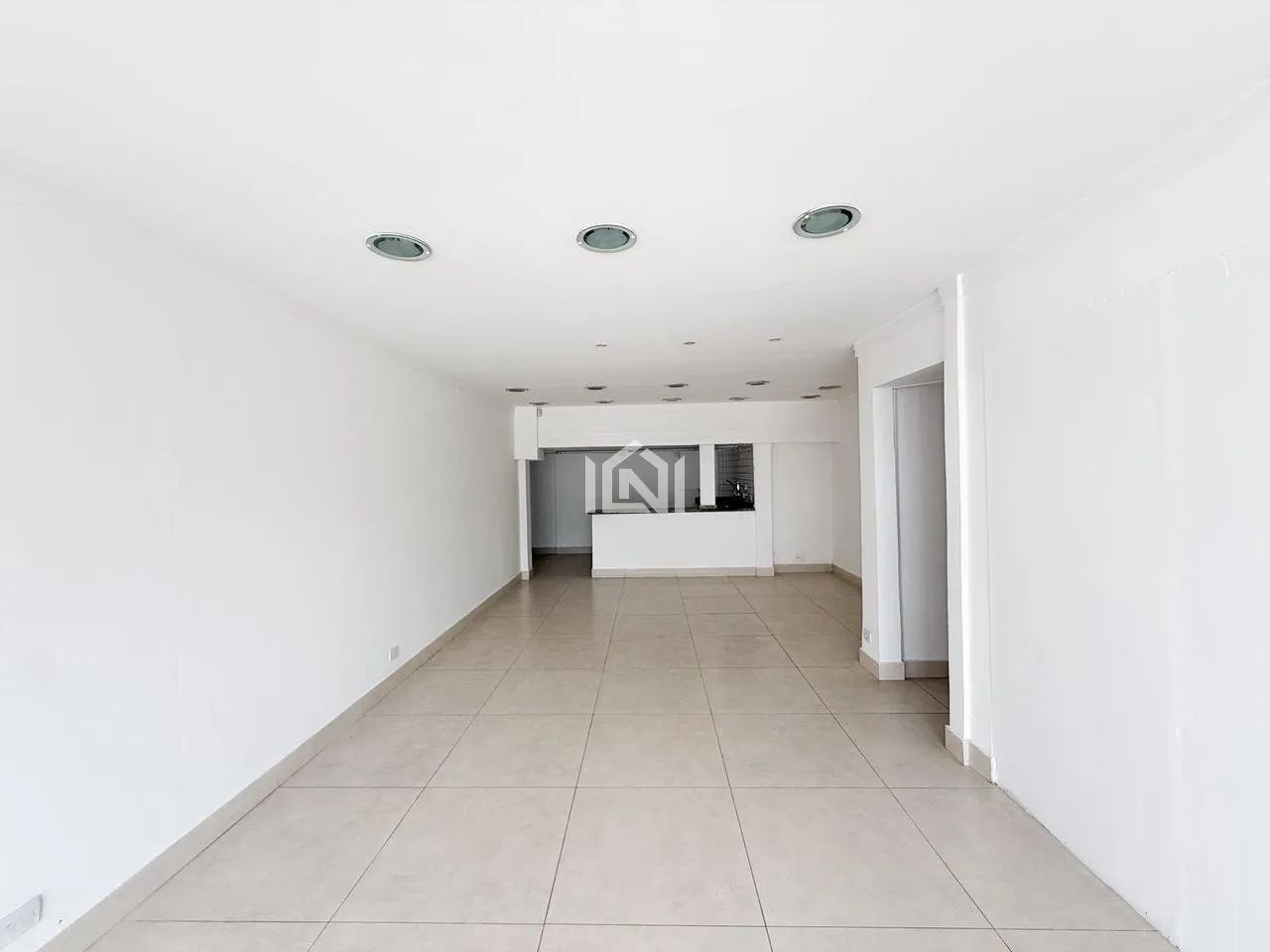 Sala comercial térrea para Locação no miolo da Granja Viana - Foto 3