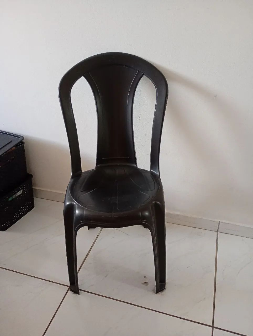 Cadeira de Plástico Preta