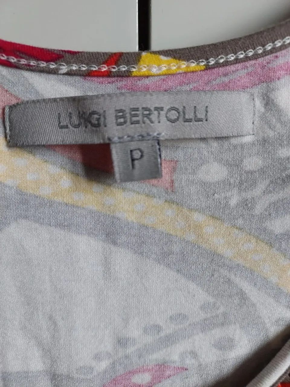 Top Luigi Bertolli P Babados Estampado - Foto 3