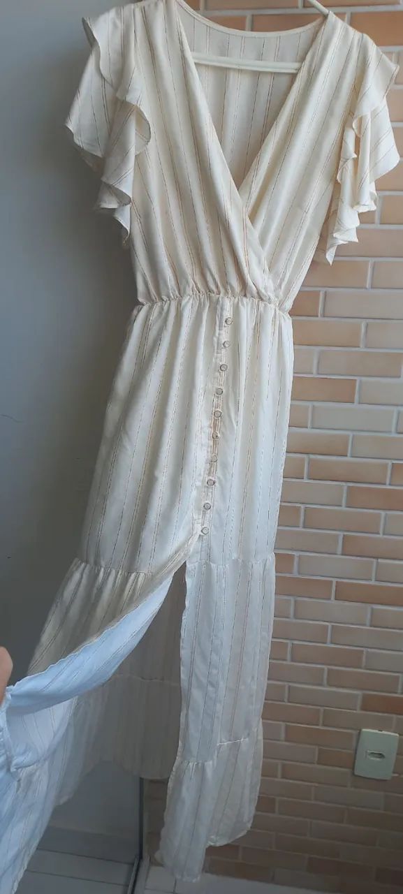 Vestido branco com detalhes dourados - Foto 5